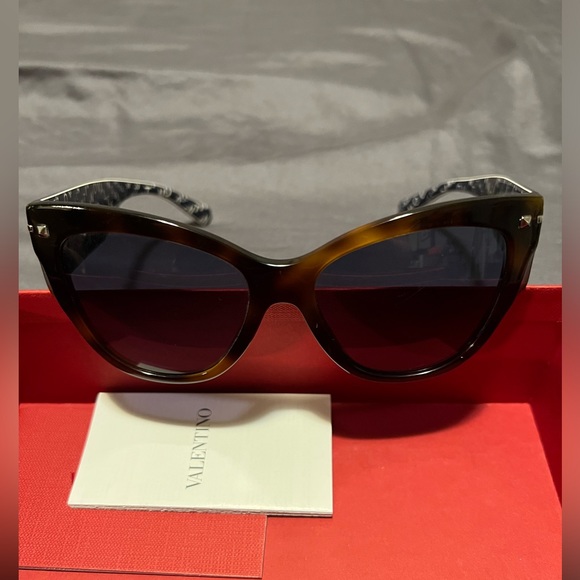 Women’s Valentino Garavani cat eye sunglasses